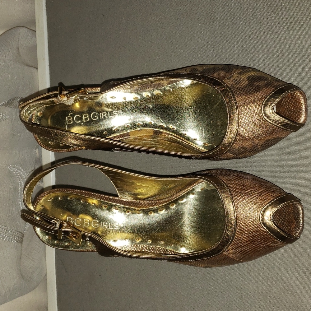 BCBG Girls Ebony peep toe pumps